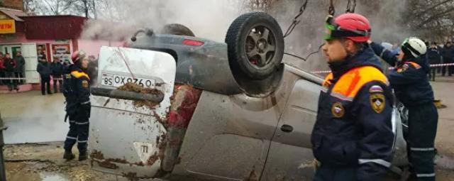 В Пензе машина провалилась в яму с кипятком: есть погибшие