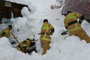 В Марий Эл мужчину придавило снегом, сошедшим с крыши