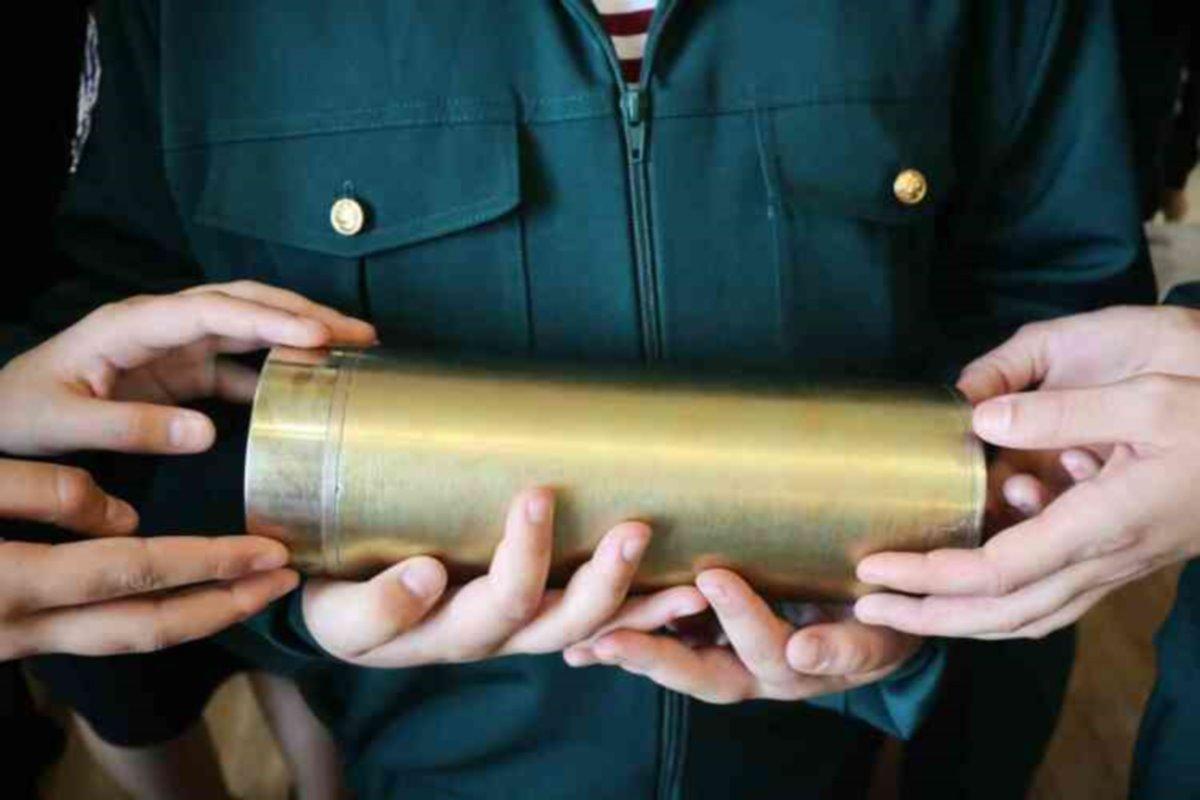 В Миассе заложили капсулу времени, которую вскроют в год столетнего юбилея Великой Победы