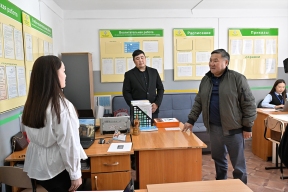 200 детей без спортзала: Ховалыг решил проблему школы в Ак-Довураке после визита