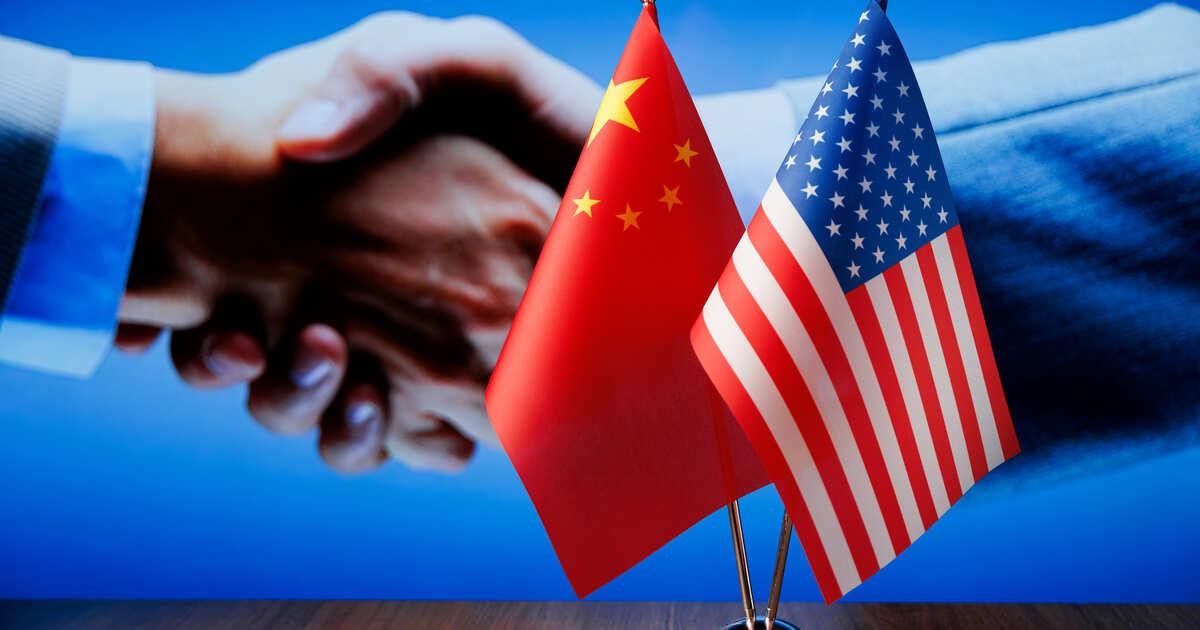 Эксперт раскрыл причины, по которым США и Китай пришли к соглашению о сокращении таможенных сборов