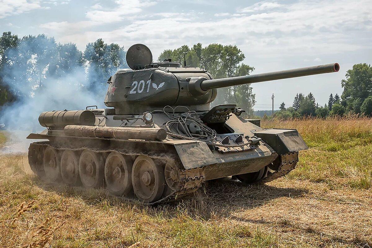 В Чите танк Т-34 возглавил парад Победы