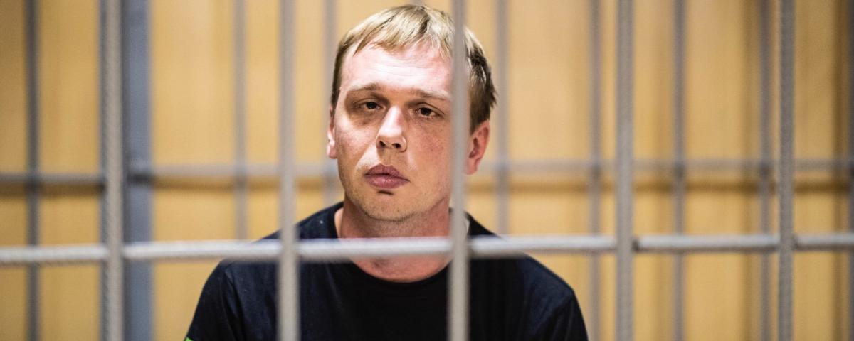 Суд отправил журналиста Голунова под домашний арест до 7 августа