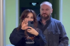 Облачившуюся в просторный наряд Анфису Чехову заподозрили в беременности