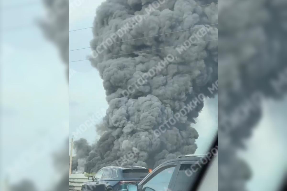 В Пушкине исчезли семь сотрудников горящего склада с моторными маслами