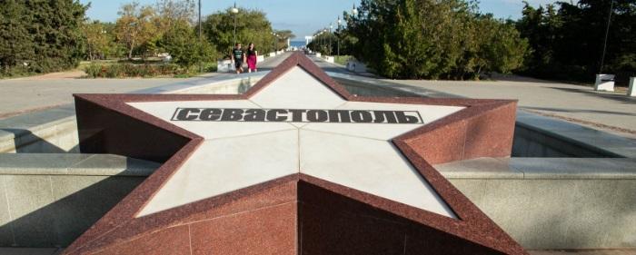 В севастопольском парке Победы с фонтана исчезли гранитные плиты с названиями европейских стран