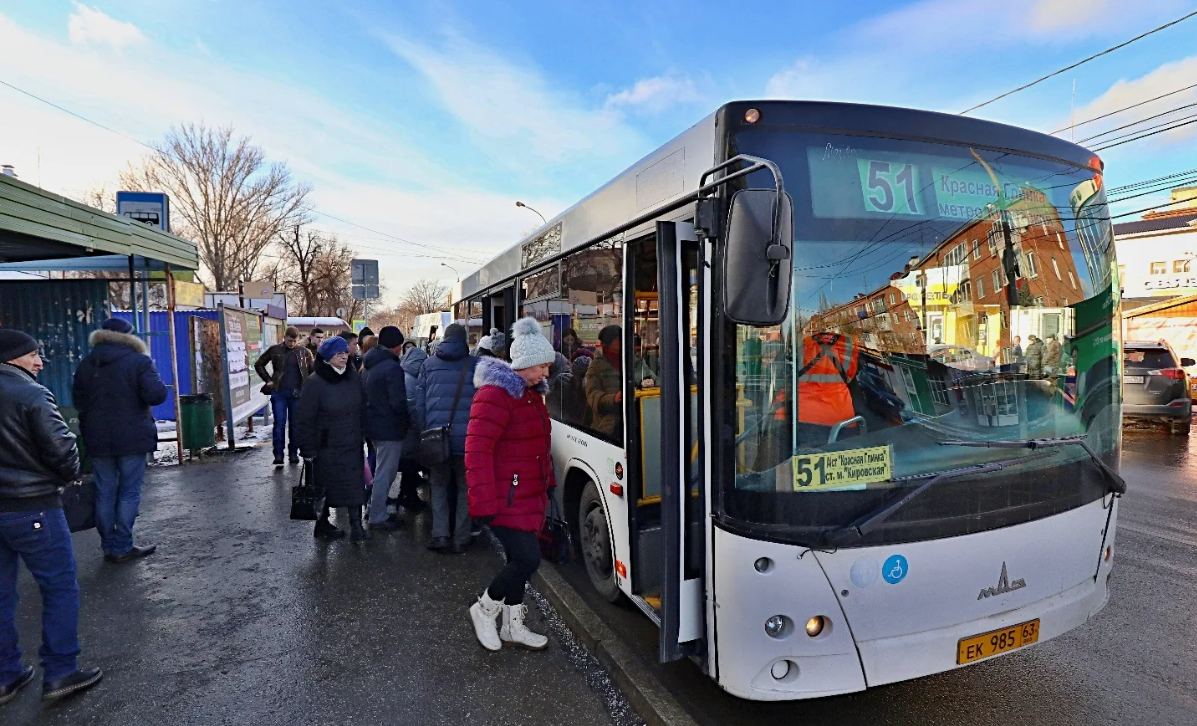 Проезд в маршрутке в самаре. 51 Автобус Самара. 61 Автобус Самара. Общественный транспорт в Самаре. Автобусы в Самаре.