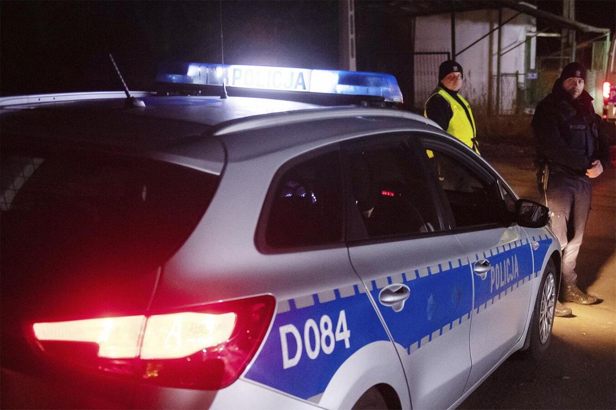 В Польше гражданин Белоруссии устроил дорожные аварии и бегал голым по дороге