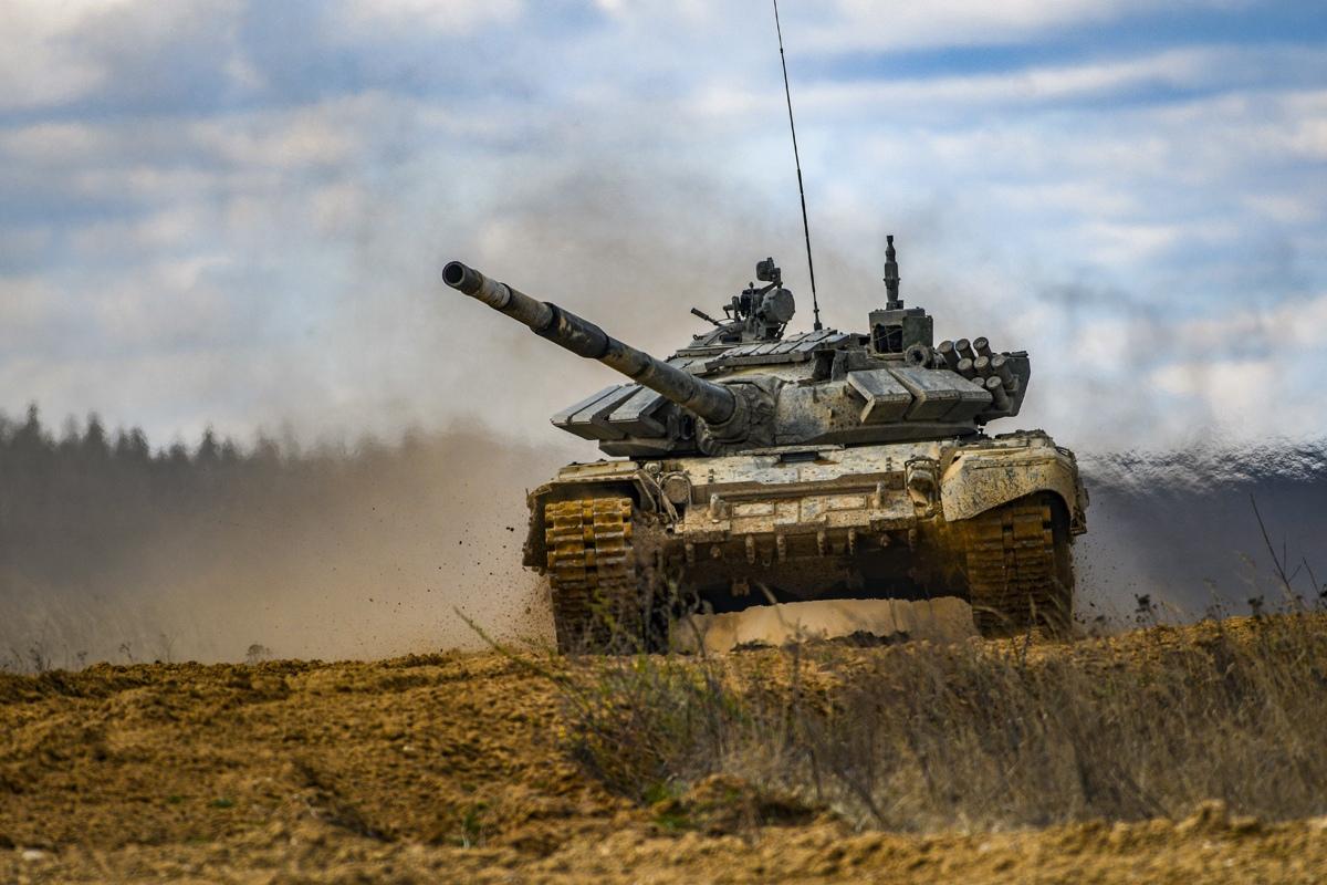 Экипажи танков Т-72Б3 уничтожили опорные пункты ВСУ на Донецком направлении