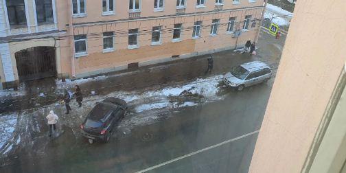В Петербурге собаку убила упавшая с крыши дома глыба льда