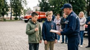 Неравнодушные: В Вологодской области наградили мальчиков, отличившихся на пожаре