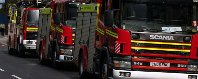 Британские пожарные шутили с коллегой-женщиной, что изнасилуют ее, прежде чем произошло нападение