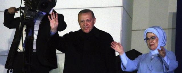 Прибывшего на избирательный участок турецкого лидера Эрдогана рассердил неожиданный выкрик