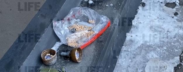 В одном из пакетов на территории посольства Швейцарии в Москве оказались страйкбольные шары