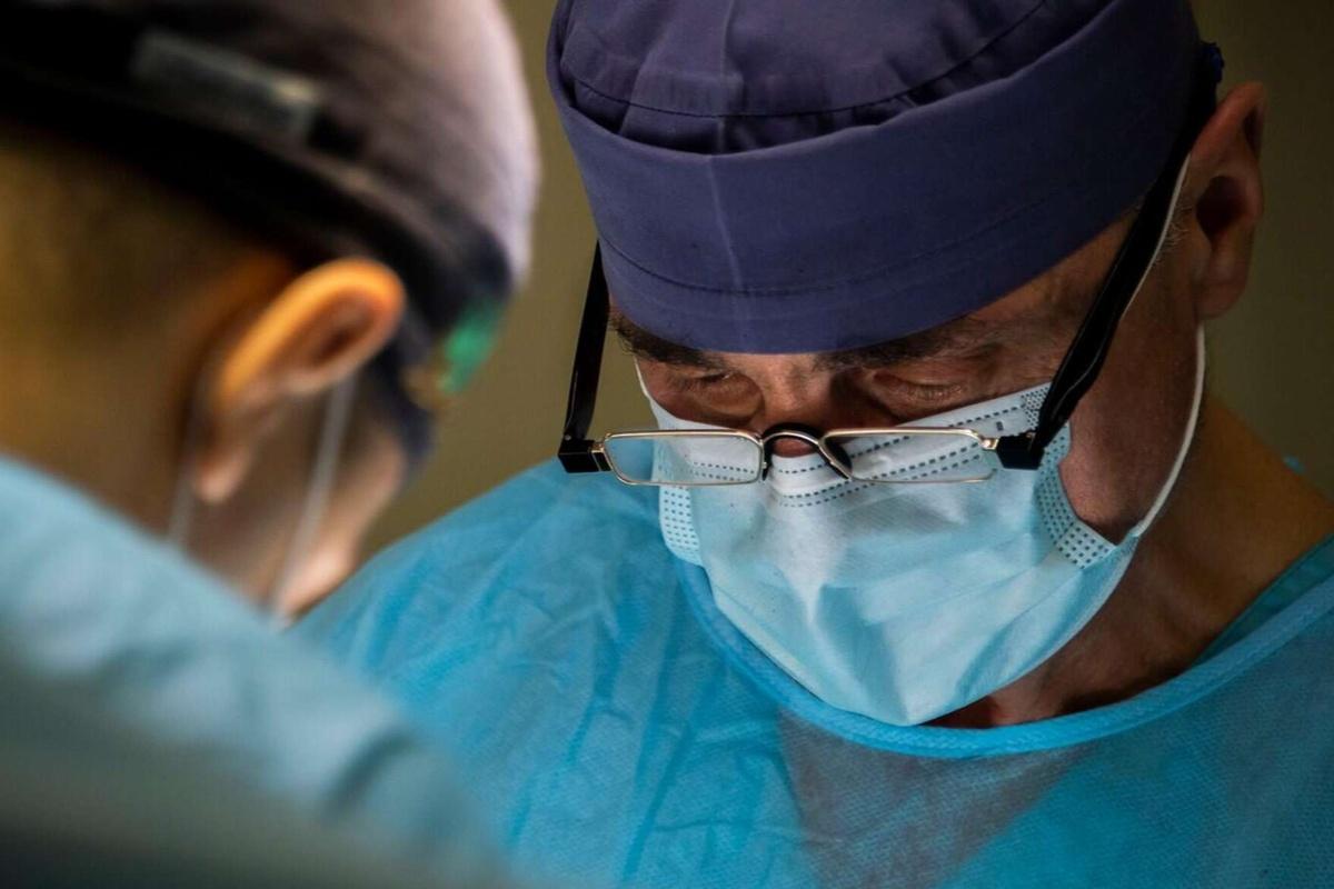 Москвичу в НИИ Склифосовского удалили огромную опухоль в мозгу