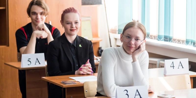 Выпускники семи районов Новосибирской области добились наилучших результатов при сдаче ЕГЭ