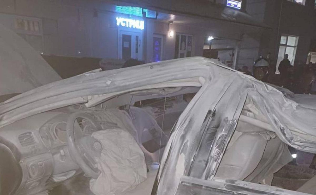 Падение иномарки с многоэтажного паркинга в Москве попало на видео