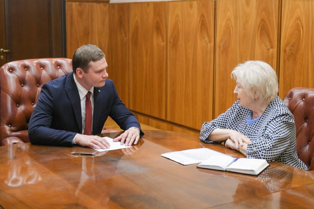 Глава Хакасии Олег Коновалов провёл встречу с председателем Общественной палаты республики Ольгой Левченко