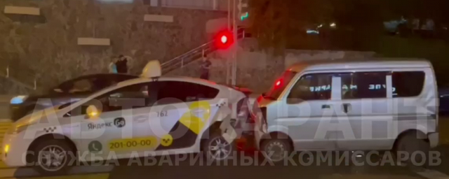 Во Владивостоке виновник ДТП пытался поджечь автомобили