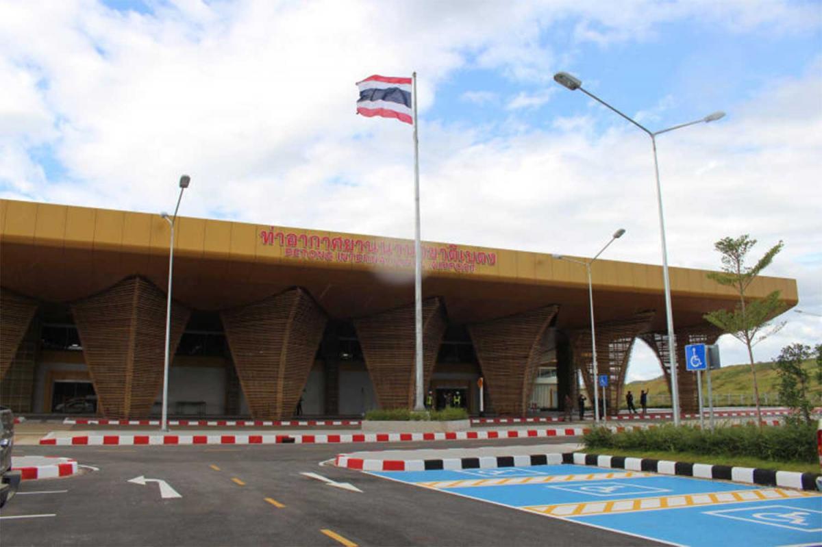 Thai authorities open new airport for tourists
