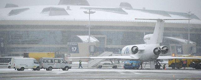 Из-за непогоды в московских аэропортах отменили более 20 рейсов