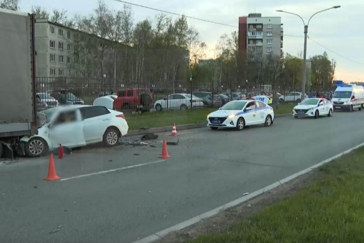 В Петербурге произошло смертельное ДТП с участием фуры и легкового авто
