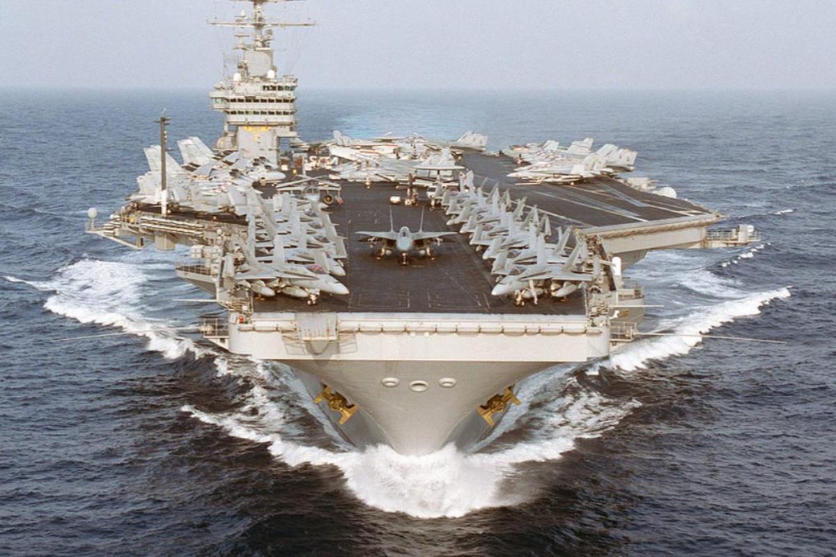 КСИР ударил крылатыми ракетами по авианосцу США «Авраам Линкольн»: Тегеран и Вашингтон снова спорят о результатах