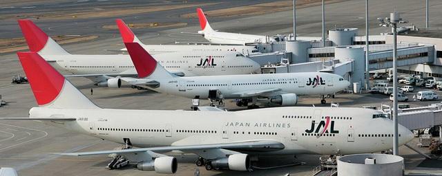 В Японии самолет совершил вынужденную посадку из-за трещины в стекле