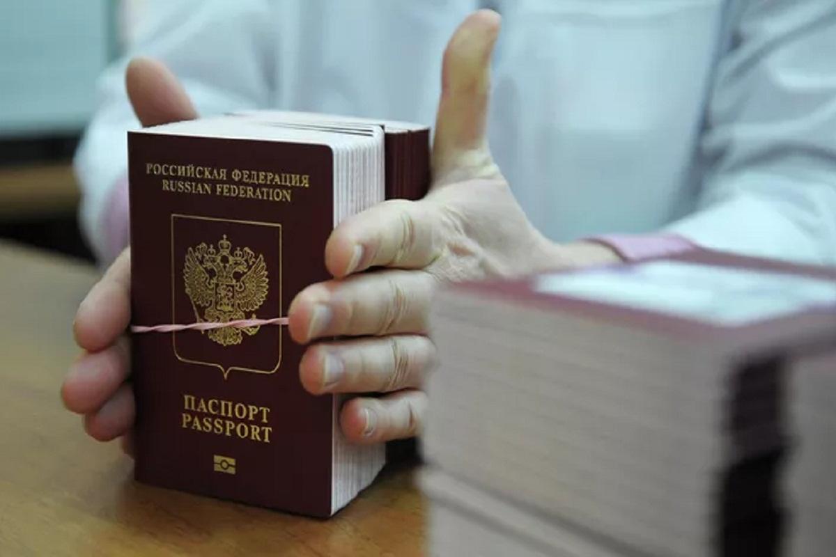 Эстония перестала пускать россиян без биометрических паспортов