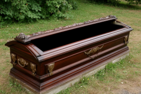 «Мы выслеживаем тела»: как на Украине стала процветать «похоронная мафия»