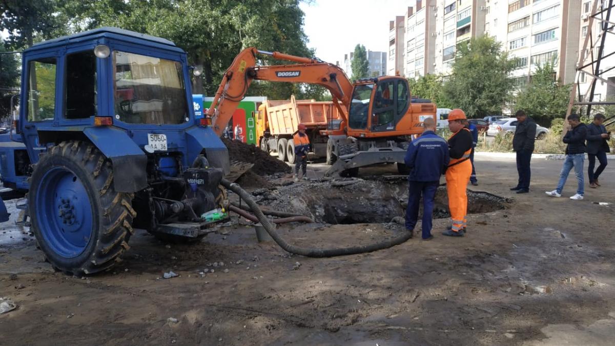 В Коминтерновском районе Воронежа произошла авария на водоводе