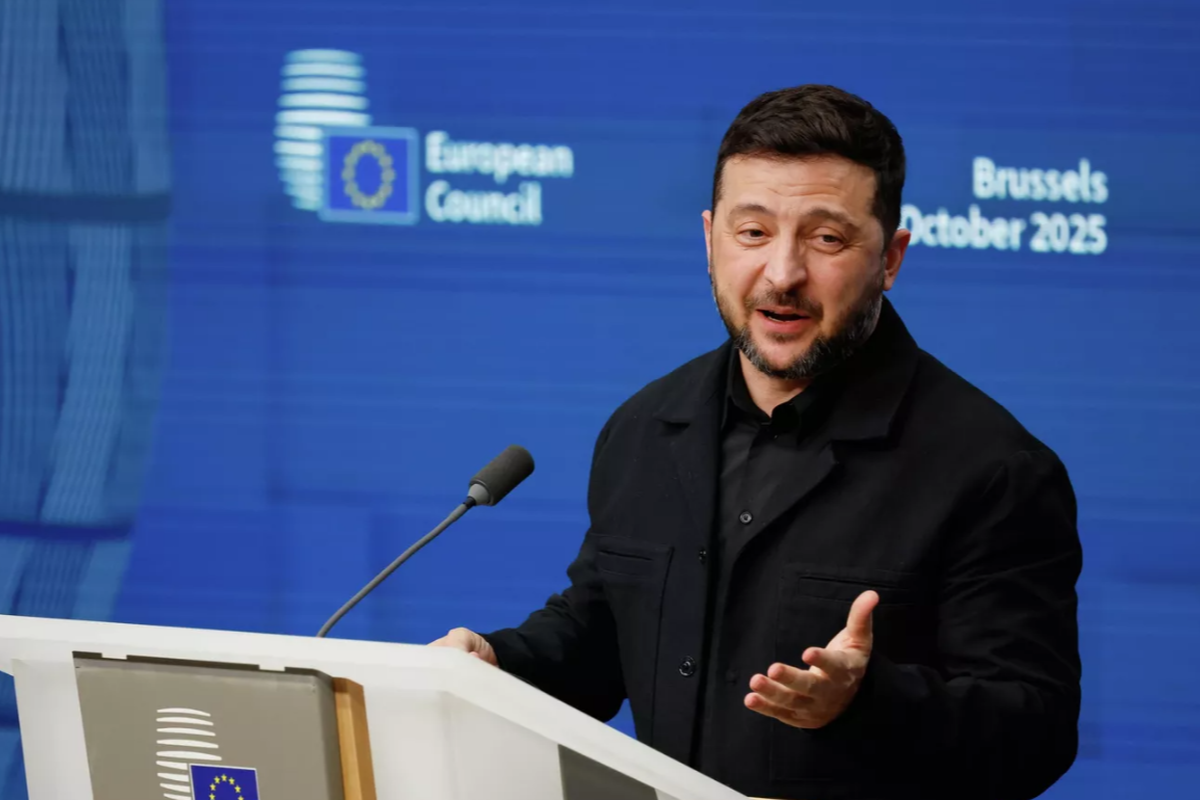 На низком старте: в InfoBRICS объяснили, куда готовится сбежать Зеленский из-за проблем с НАБУ