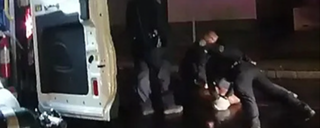 Видео: Стало известно об еще одном жестком задержании темнокожего в США