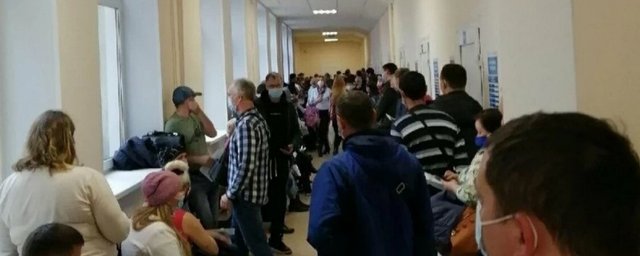 Жители Челябинска жалуются на большие очереди в поликлиниках