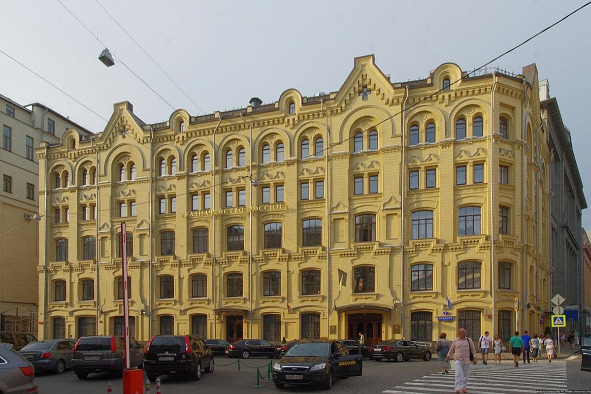 Дефицит бюджета России превысил 4,9 трлн рублей за первое полугодие