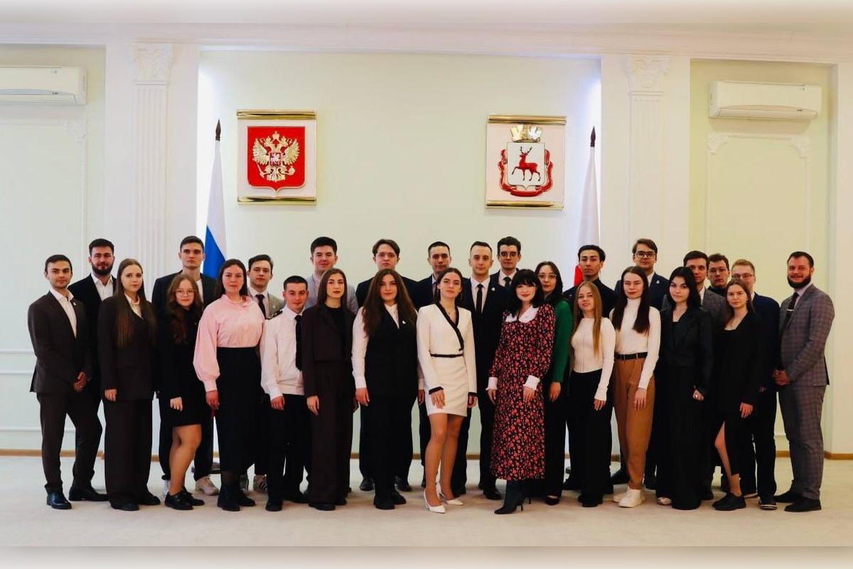 Евгений Чинцов вручил удостоверения новым членам Молодежной палаты при Гордуме Нижнего Новгорода
