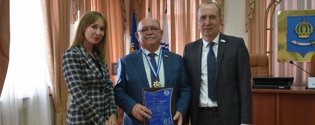 Сенатор от Астраханской области Геннадий Орденов удостоен награды «За гражданские заслуги»