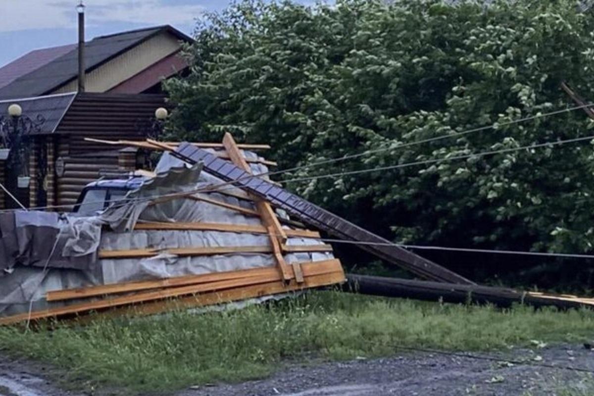 Ураган оставил без света жителей Новосибирской области