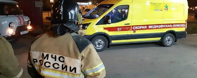 В Казани сотрудники МЧС спасли мальчика, который оказался запертым на балконе