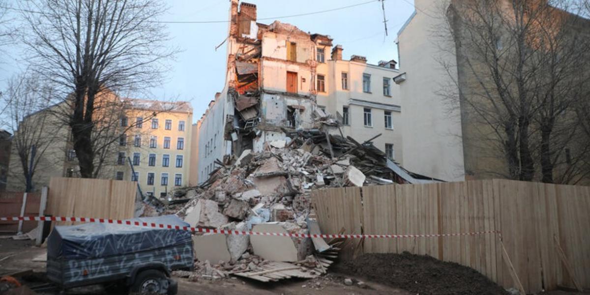 Обвалившийся дом в центре Петербурга реконструируют