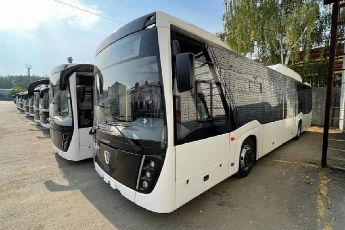 Архангельские автобусы попали под двойной контроль: новая навигация обманет помехи спутников
