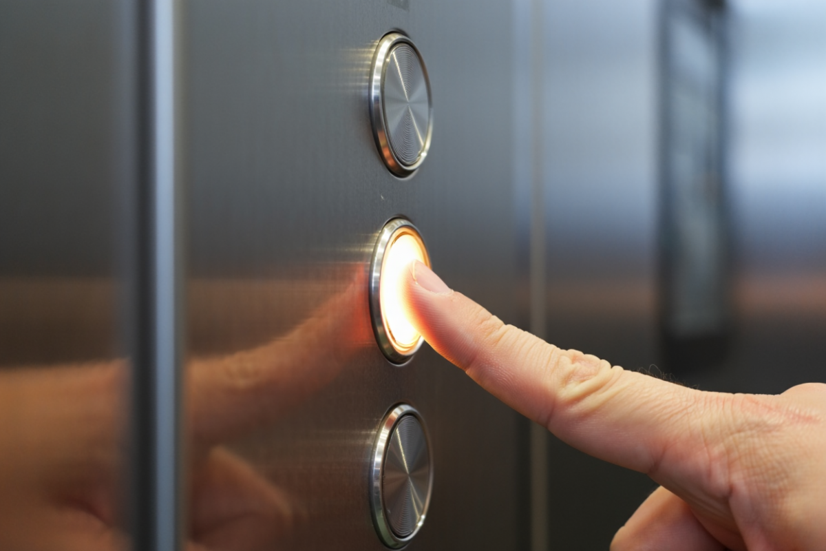 Лифт в Люберцах рухнул с человеком внутри