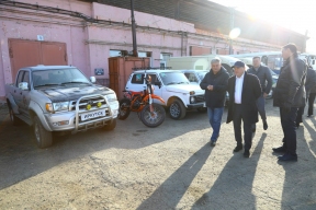 Мэр Руслан Болотов: Иркутские энергетики передали бойцам 228-го полка в зоне СВО полноприводный пикап и новую партию гуманитарного груза