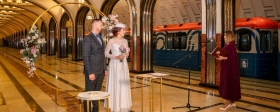 В июне три пары поженились на станции метро «Маяковская» в Москве