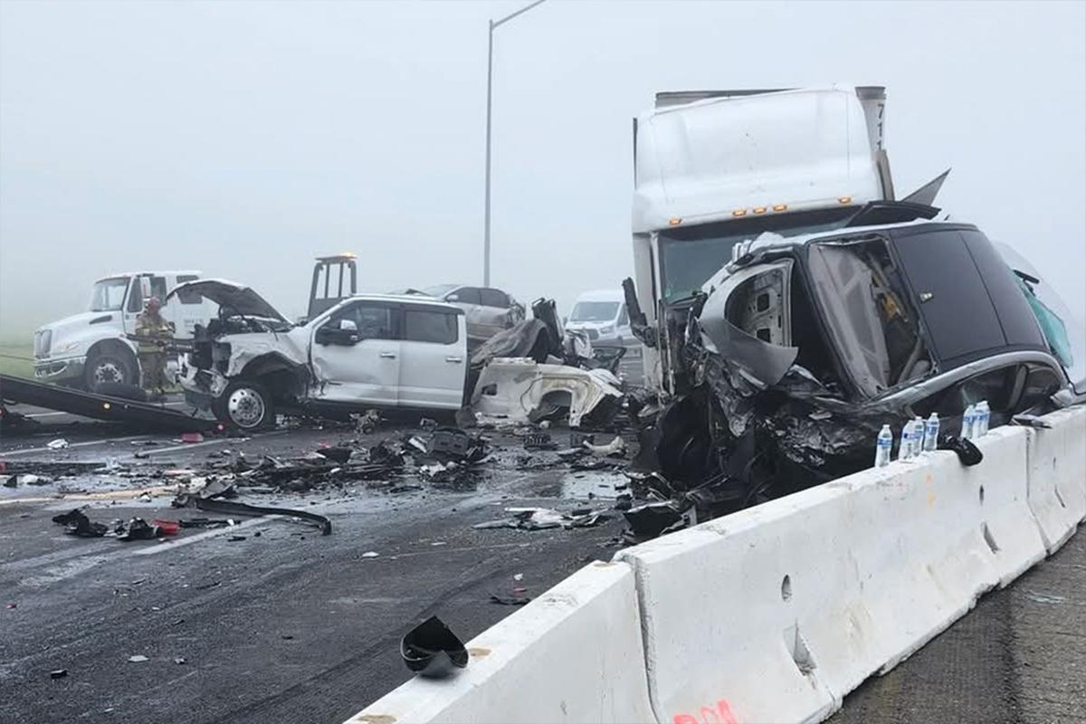 В Калифорнии на шоссе 99 произошло массовой ДТП