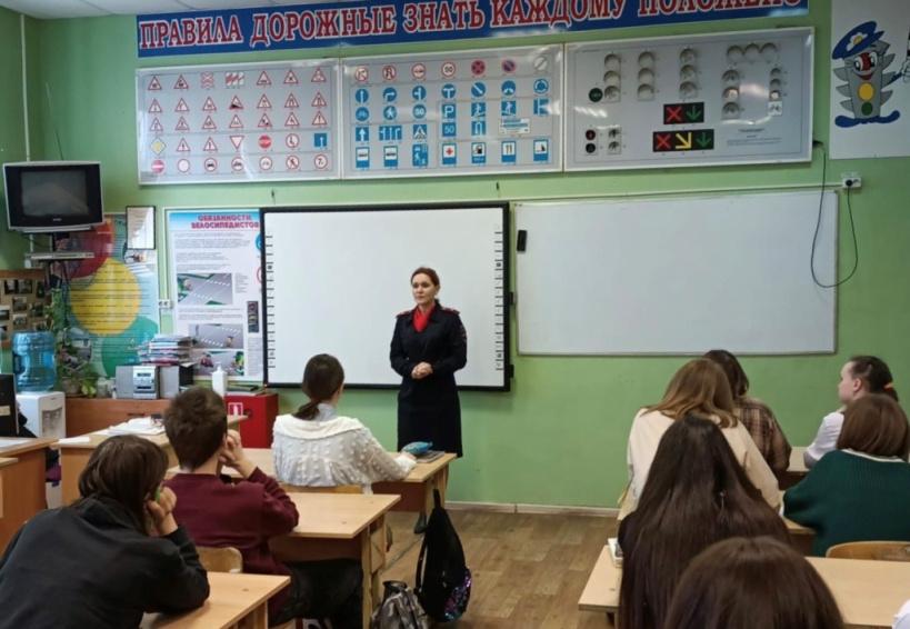 Полицейские провели профилактические беседы в школах Красногорска