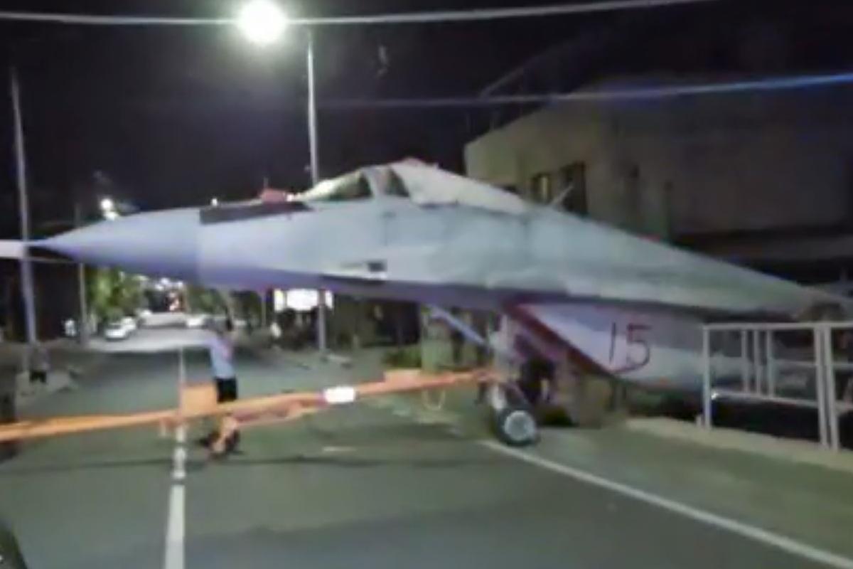 В Ереване российский истребитель МиГ-29 врезался в заграждение