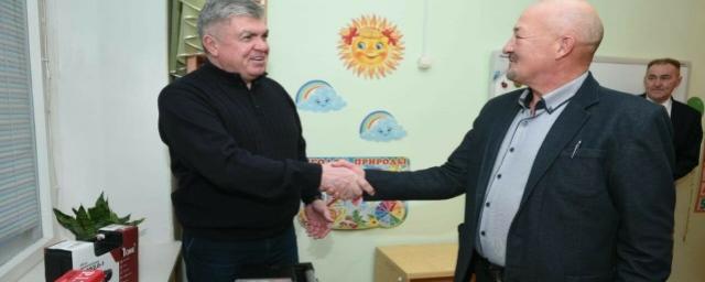 Плотник из Набережных Челнов посвятил свой отпуск восстановлению домов в ДНР