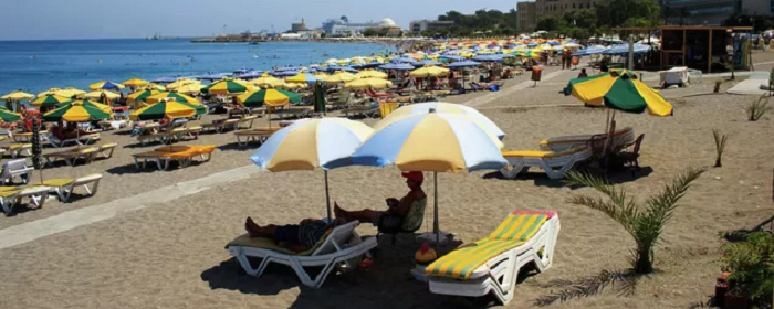 Премьер-министр Греции пригласил бесплатно на Родос туристов, прервавших отдых из-за пожаров