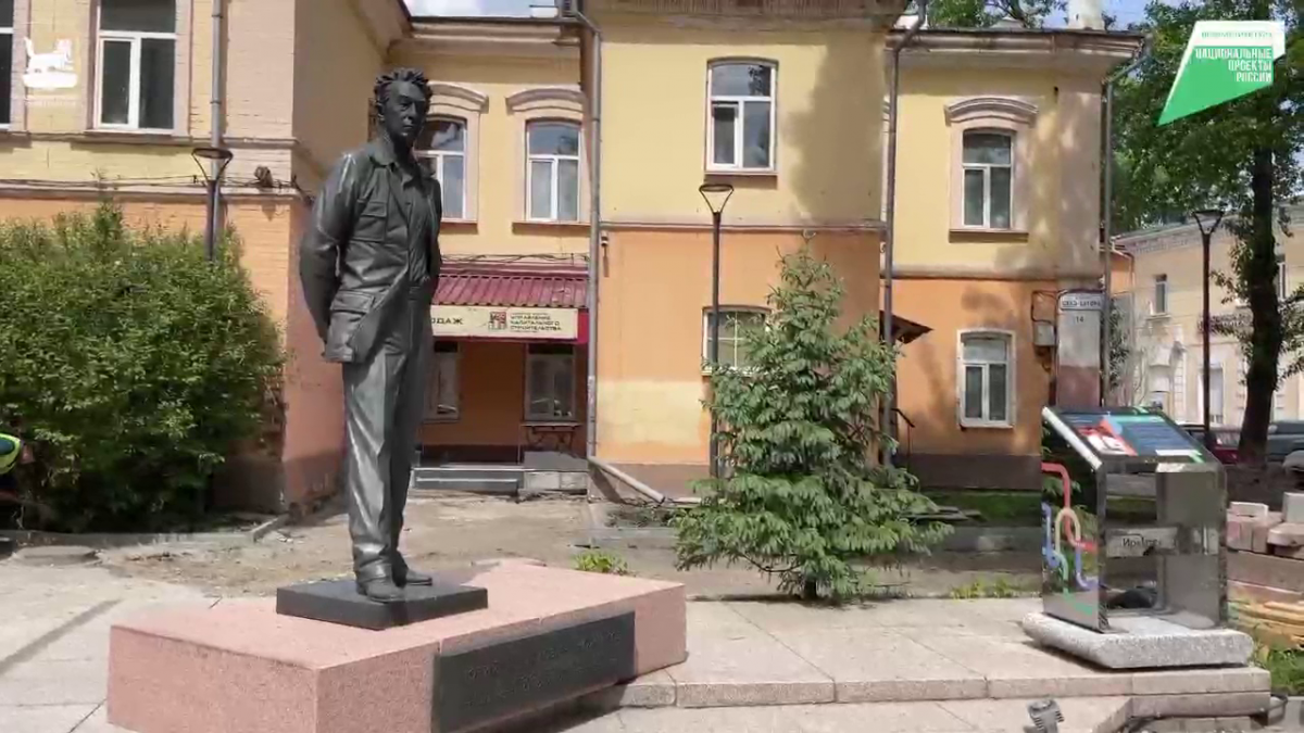 «За пять лет в городе обновили почти 60 парков и скверов»: Мэр Иркутска Руслан Болотов проинспектировал ход создания сквера на пересечении улиц Советской и Аэрофлотской